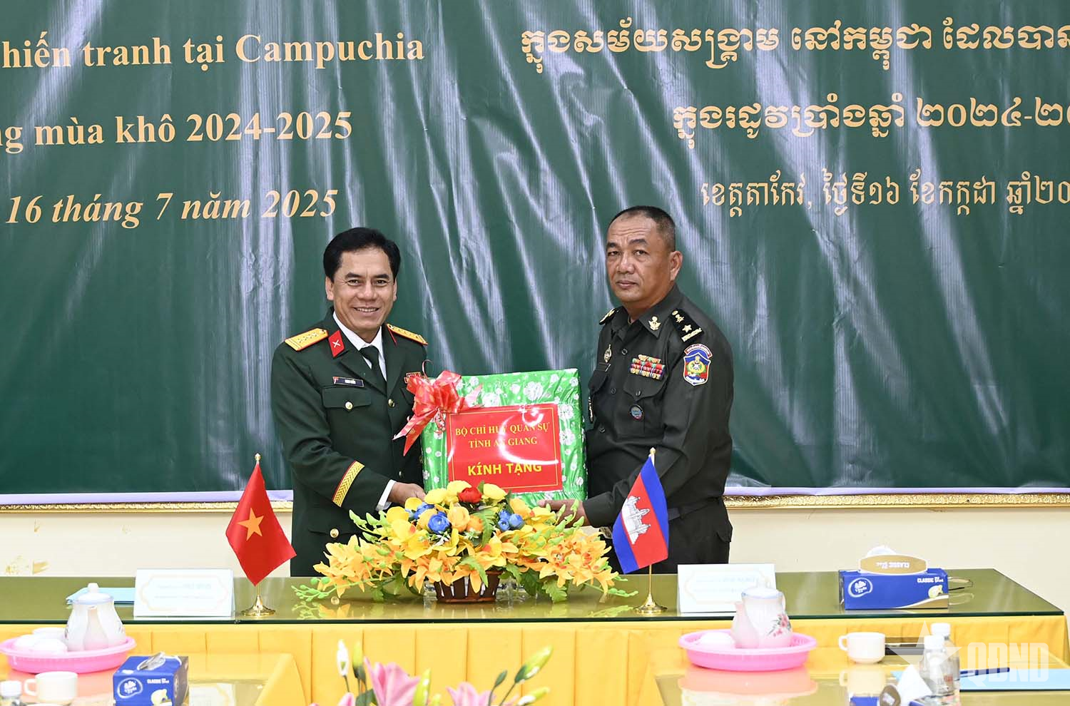 Ban chỉ đạo 515 tỉnh An Giang ký kết giao nhận hài cốt liệt sĩ tại Campuchia